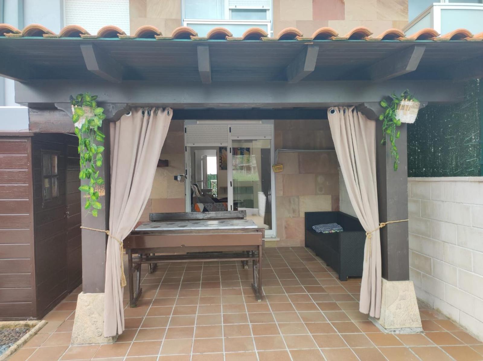 Chalet Bajo Con Jardin, Patio, Cenador Y Barbacoa. Viveda Exterior foto